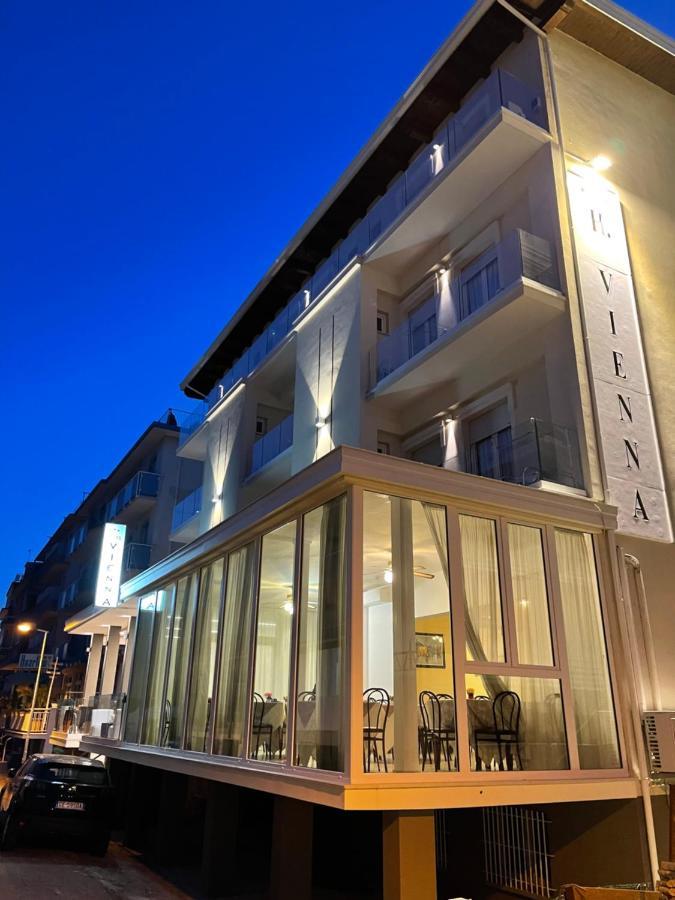Hotel Vienna Rivazzurra Rimini Zewnętrze zdjęcie
