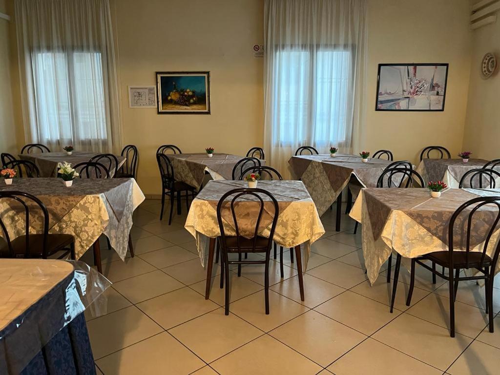 Hotel Vienna Rivazzurra Rimini Zewnętrze zdjęcie