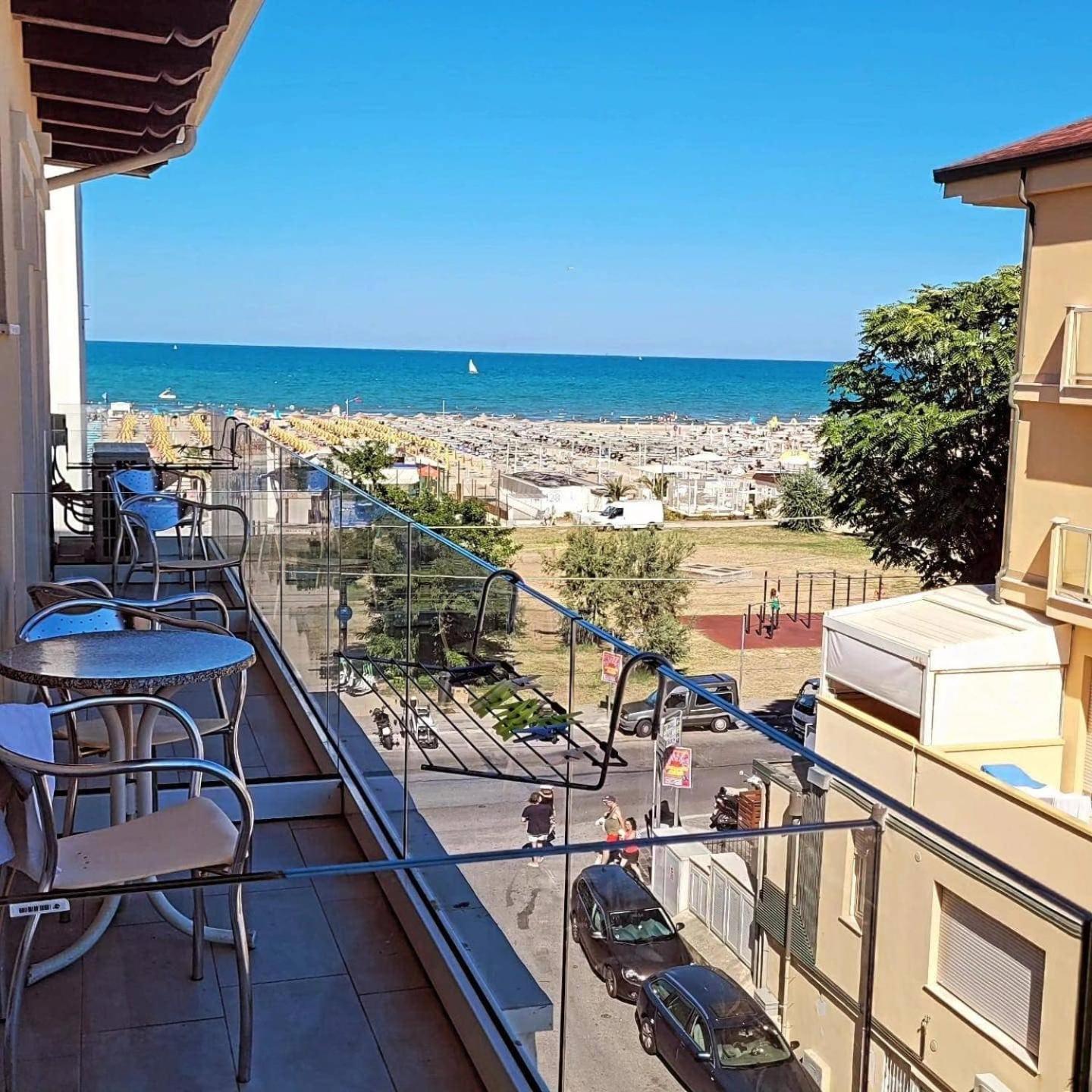 Hotel Vienna Rivazzurra Rimini Zewnętrze zdjęcie
