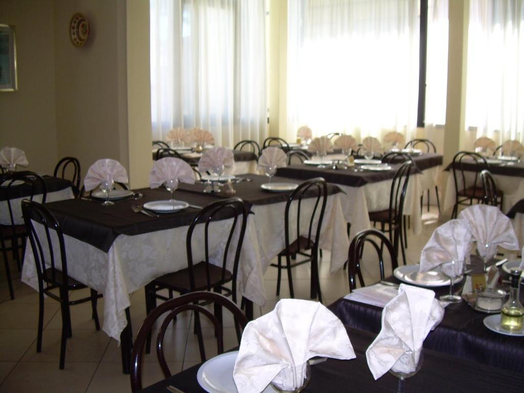 Hotel Vienna Rivazzurra Rimini Zewnętrze zdjęcie